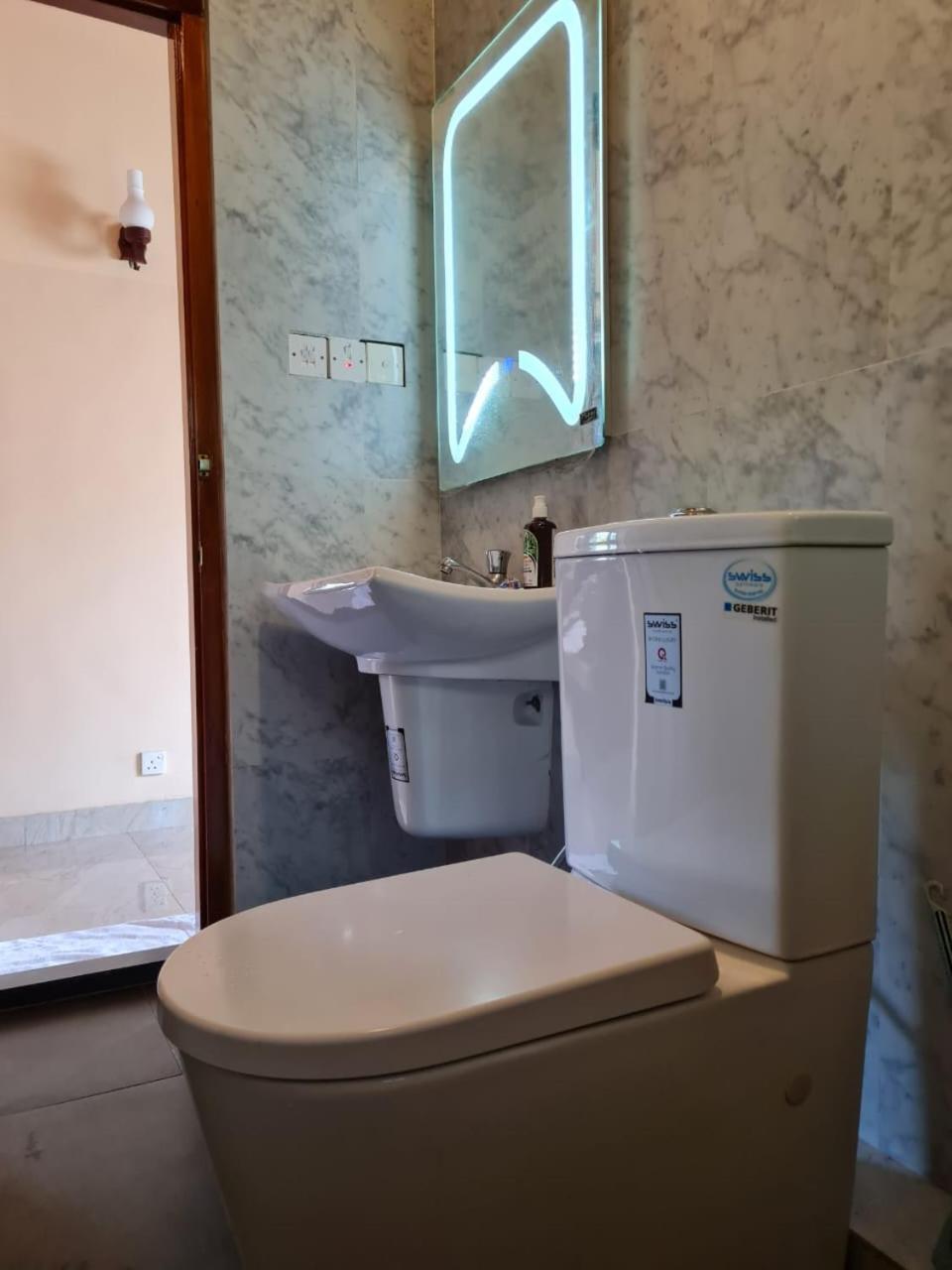 Ama Guest Colombo Holiday home Rajagiriya